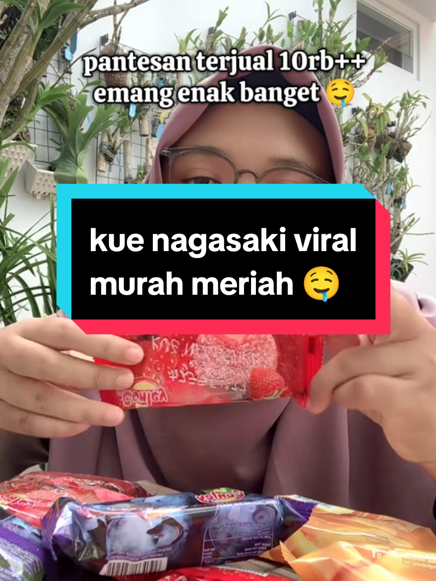 buruan cobain kue mochi viral enak banget mana murah lagi cus cobain sekarang, check out nya d keranjang kuning ya 🤤 #kuenagasaki #kuenagasakiisi16pcs #cemilanenak #cemilanviral #fyp 