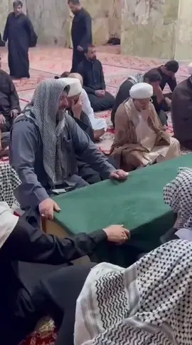 الشيخ محمد الابراهيمي ينعى والدته ويودعها الوداع الاخير الشيخ محمد الابراهيمي  #الله_يرحمها برحمته الواسعه  انا لله وانا اليه راجعون