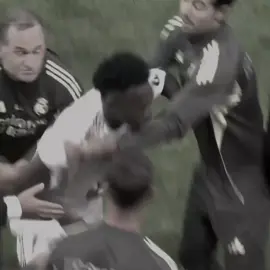 اني اصفالكم 🤌😤 . ! #دايموند💎 #تيم_fbi⚡ #تيم_أيكونز #fyp #Rafinha 