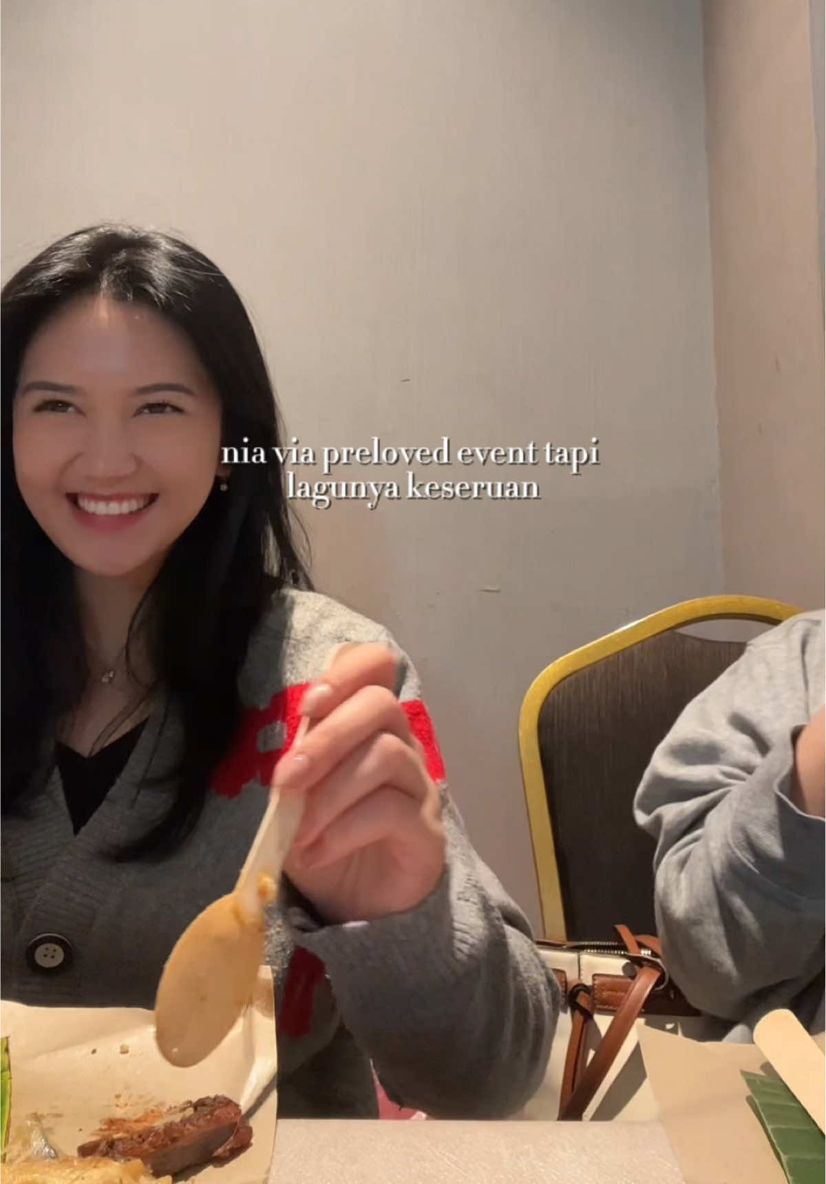 gapernah bisa serius sama adek @via 😕  ini lg preloved terus speakernya diatas kepala jadi lagunya kenceng bgt NZNSNSNSBSB 🥶🥶🥶  #fun 