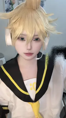 사실 가발세팅 망했거든요?! 얼굴만 봐주세요 제발.  #鏡音レンコスプレ #kagamineren #vocaloidcosplay #lenkagamine #cosplayer 