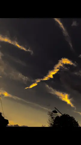 في كل مرة أشعر بالسعادة، لماذا لا تدوم طويلاً؟ Setiap aku bahagia kenapa tidak lama #quotesarabic #arabicsong #arabicquotes #bismillahfyp 