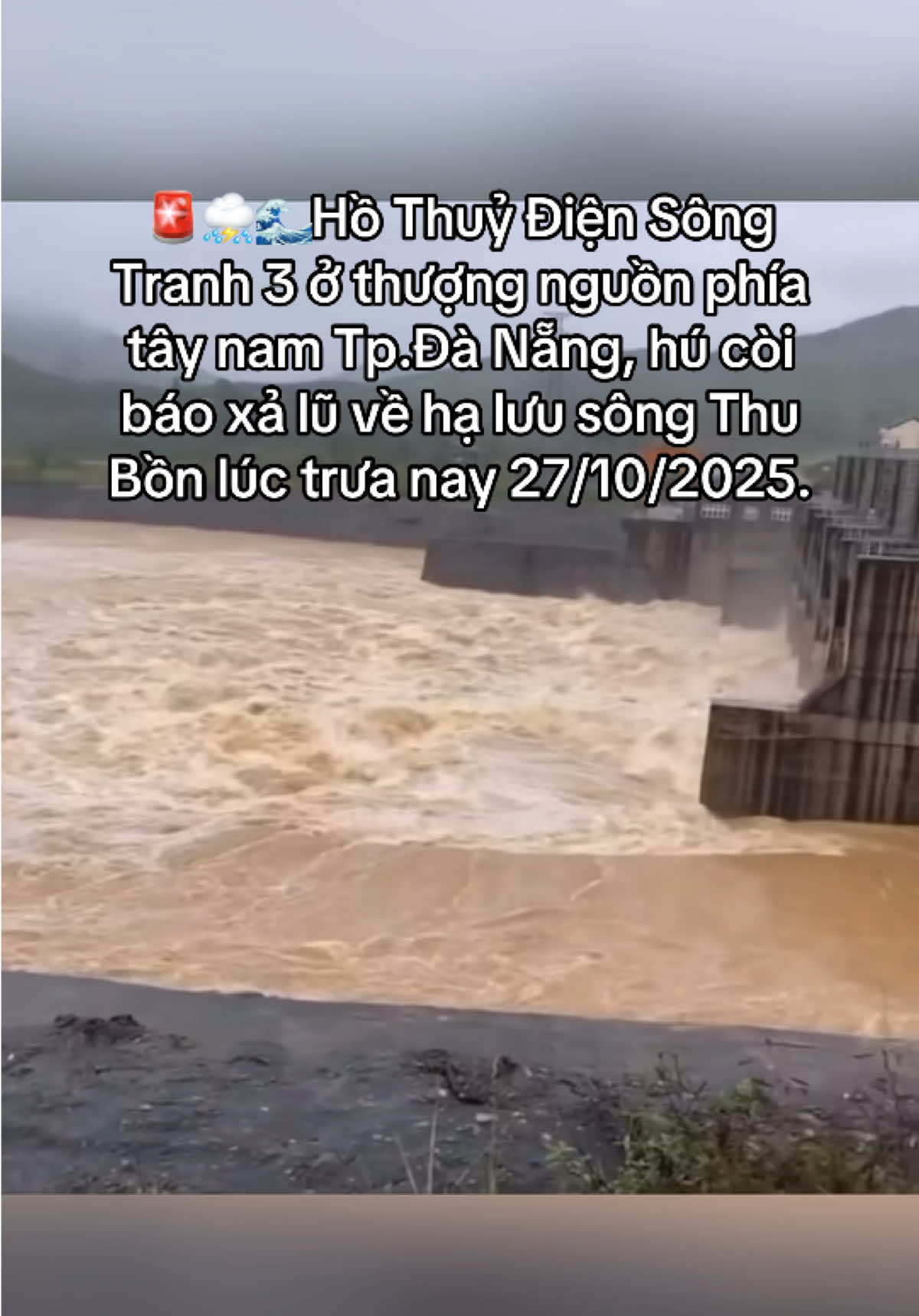 🚨⛈🌊Hồ Thuỷ Điện Sông Tranh 3 ở thượng nguồn phía tây nam Tp.Đà Nẵng, hú còi báo xả lũ về hạ lưu sông Thu Bồn lúc trưa nay 27/10/2025. Cre: Thời Tiết Đà Nẵng #xuhuong #danang #quangnam #lulut 