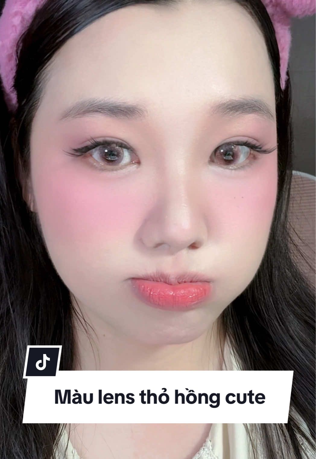 Màu lens này giống màu mắt thỏ ghê cưng quá #lens6thang #reviewcamoi #tinacon #kinhaptrong #makeup 