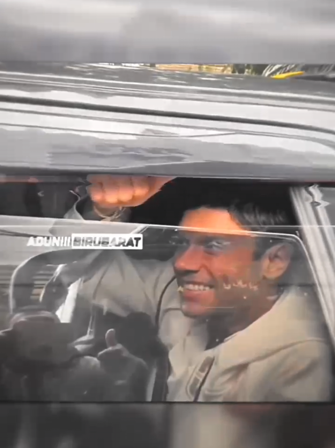 Ciro terlihat di graha Persib, siap menyaksikan Persib vs solo 🥺💙 sc : @adunbirubarat  #ciroalves #persibbandung #footballedit 