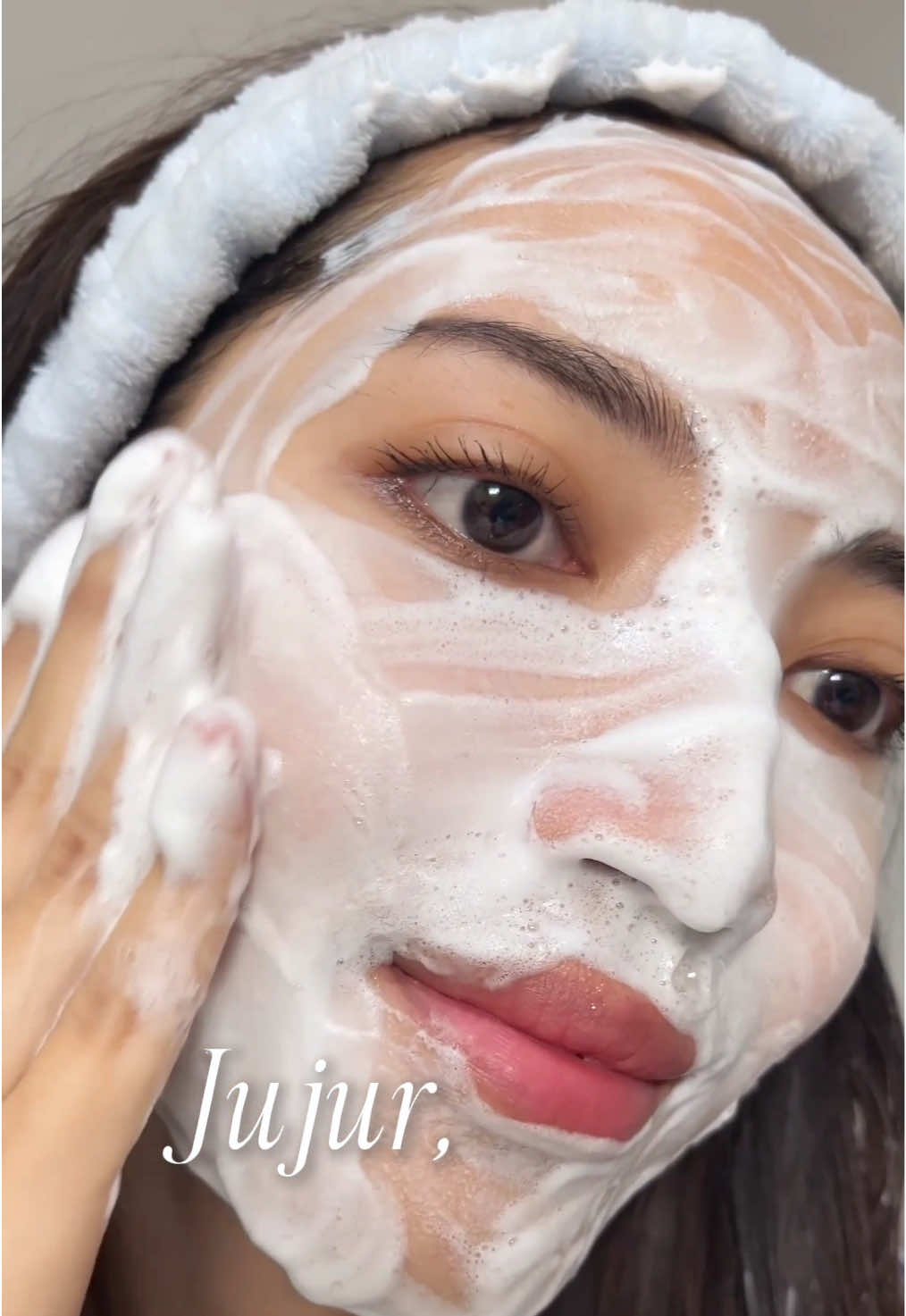 paling suka sama face wash yg banyak busanya tapi ga bikin kering ketarik kaya gini😗💖  @Cyeecare.Indo @CyeecareSolution @CyeecareOfficial  #cyeecare #skincare #hyratingcleanser #glowingskin #bigpores