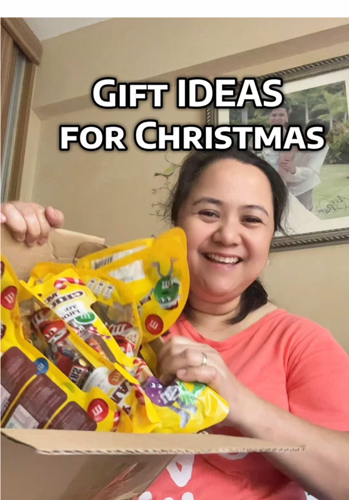 Christmas Stockings for Gift Ideas for Christmas. Include insides are Snickers, Skittles and M&M’s. #giftideasforchristmas #christmasgiftidea #chocolatesgift 