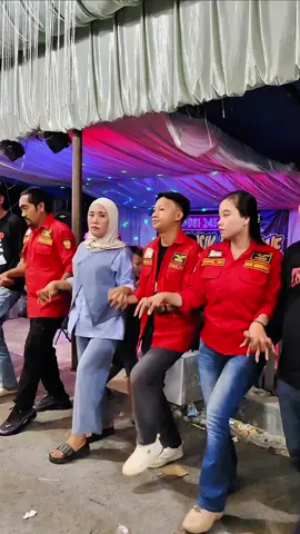 Merah Menyala 🤟💯, salam Mepokoaso#foryoupage #tarianlulo #lulosulawesitenggara #molulo #lulokolaka 