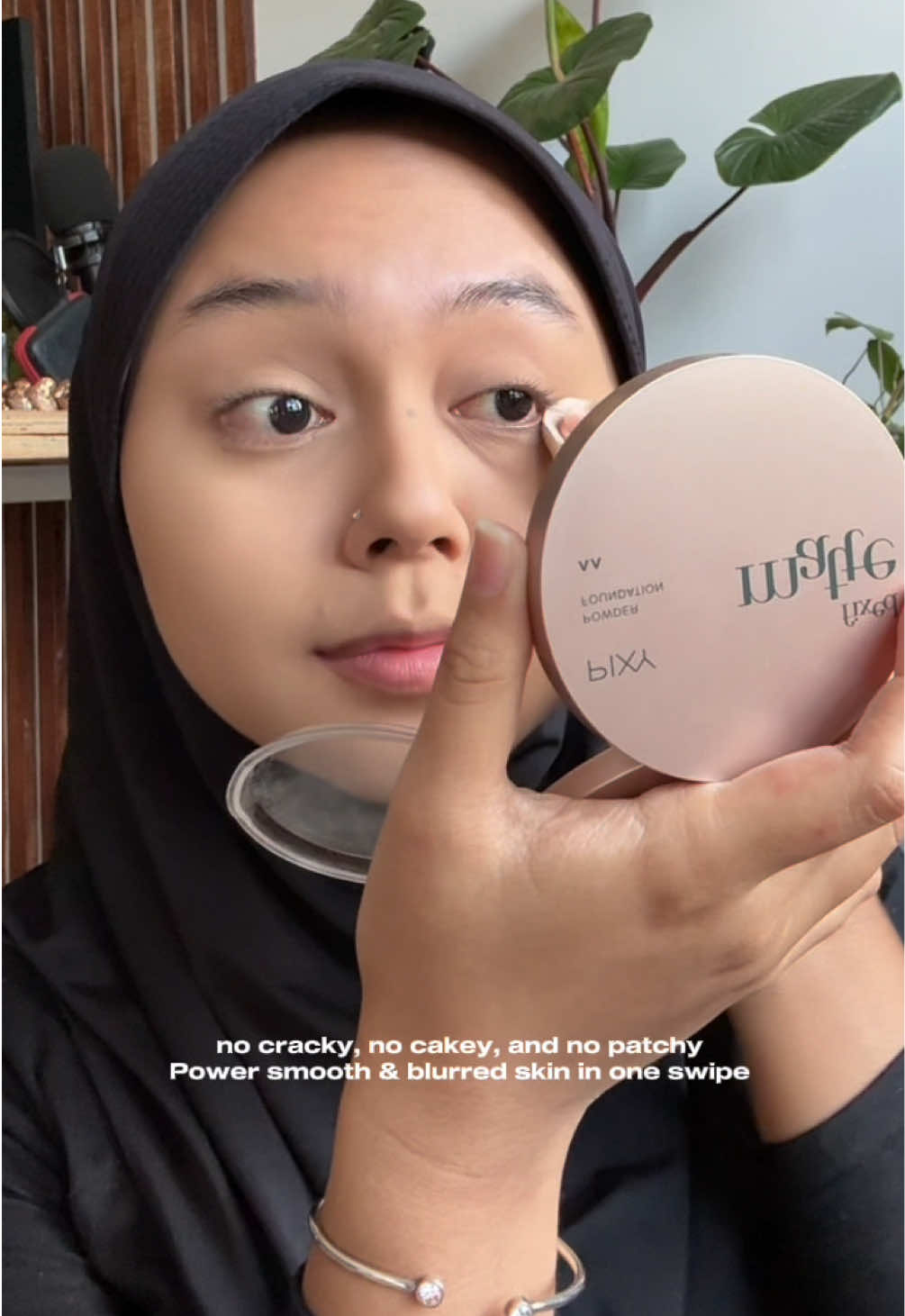 ngaku siapa yg blom coba pixy fixed matte powder doundation ini?? cobain plisss karna sebagus itu dipake keringetan sampe sehatian pun🥵🥵 keren deh pokoknya!!😍 #makeuptahanlama #grwm #makeuplook #makeupolahraga 