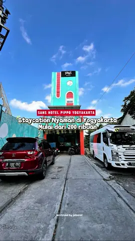 Jogja emang gak pernah salah 💕 Kulineran di Pendopo Lawas sambil dengerin Tri Suaka, lanjut rebahan nyaman di Sans Hotel Pippo Yogyakarta harganya mulai dari 200 ribuan aja~ Pesennya gampang lewat aplikasi RedDoorz! Jangan lupa masukin kode promo YUKNGINEP biar makin hemat 🔥 @RedDoorz Indonesia  #BerkeSANS #RedTravelers  #SansHotelPippo