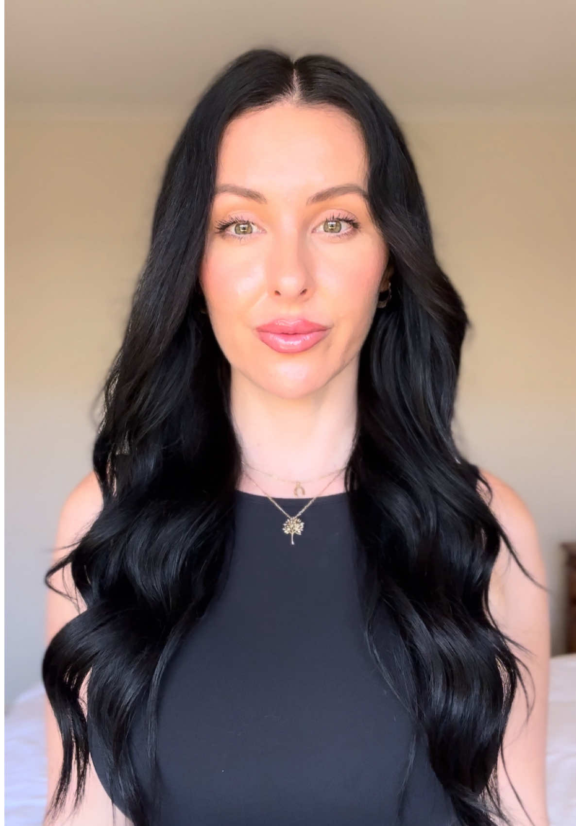 Dubai’s going driverless by 2026. 🚖🤖 A city that’s always ten steps ahead, where innovation, lifestyle, and investment meet. 🇦🇪✨ Would you be one of the first to ride? 👇