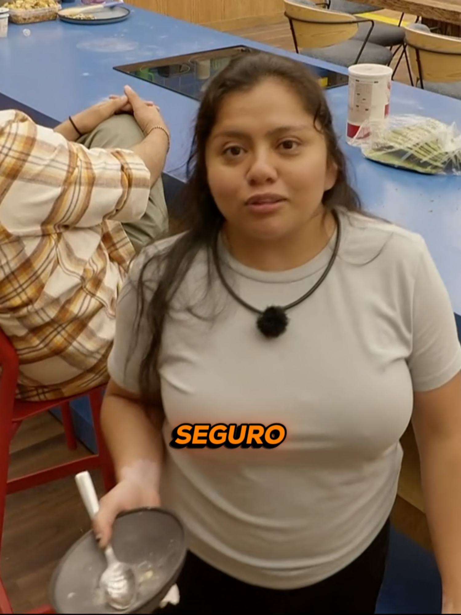 ¡Atención! #LaBea nos revela si está embarazada o no. ¿Le creemos? 😝👩🏻‍🌾🤰🏻 Lunes a viernes 9:00 p.m. por #AztecaUNO. Domingo La Gala 8:00 p.m. por Azteca UNO. 🌾 #LaGranjaVIP transmisión 24/7 en #DisneyPlus experiencia completa. #reality