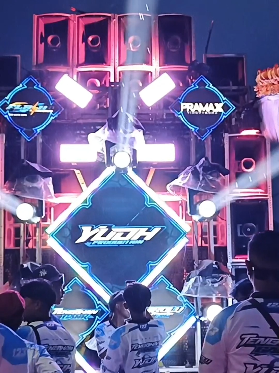 YUDH PRODUCTIONS SOUND HOREG vs PRAMAX LIGHTING // KARNAVAL KATEMAS 2025 #karnavalkatemas2025 #yudhproductionjombang #pramaxlighting #soundsystem #horeg @yudha.pratama333 @videotronehoreg 