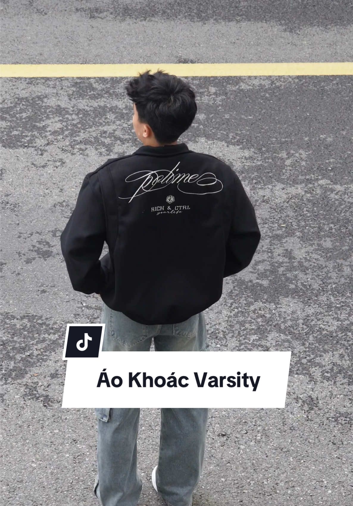 Áo Varsity đầu mùa đẹp như này thì phải mua thôi. Dễ mang dễ phối đồ mà mặc lại ấm nữa #ao #aovarsity #varsity