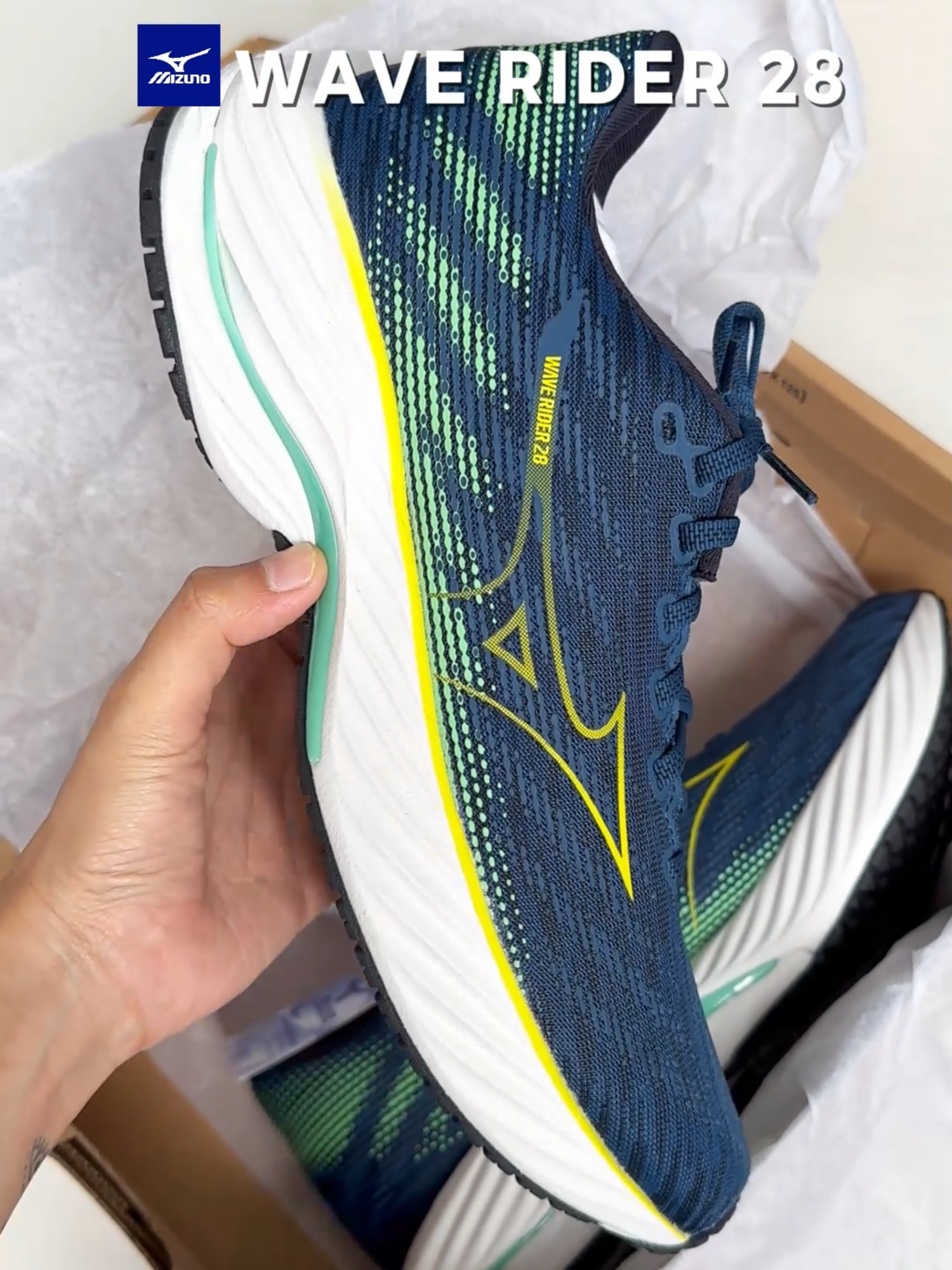 MIZUNO WAVE RIDER 28 là lựa chọn lý tưởng cho các runners tập chạy hằng ngày với mong muốn cải thiện tốc độ