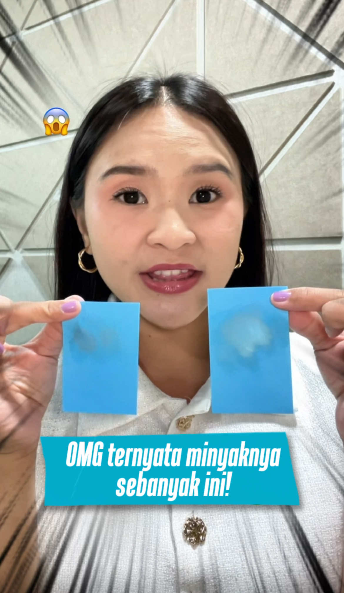 Uji ketahanan Calendula Toner pakai oil paper? Gak takut! 😍 Selain menenangkan kulit, Calendula Toner juga bikin kulit tetap fresh tanpa kilap loh✨ Yuk buktikan sendiri! Saatnya checkout, mumpung ada Kiehl’s Special Payday 💸🧡 #calendulatoner #oilpaper #toner #kiehls #kiehlsid