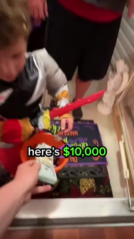 Trick or treating funny moments 🤣#funny #trickortreat #toddler #baby #cute 