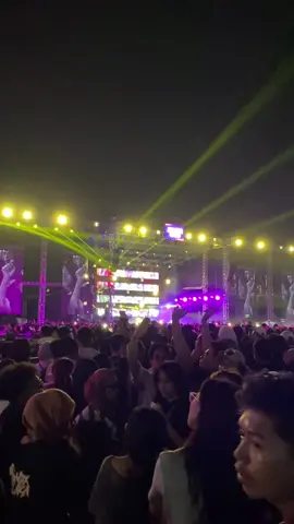 Asli ini mah seru banget cikarang 💃💃💃 @NDX AKA @Dijogetin Official  #ndxaka #konserndxaka #cikarang #fyp #fyppppppppppppppppppppppp 