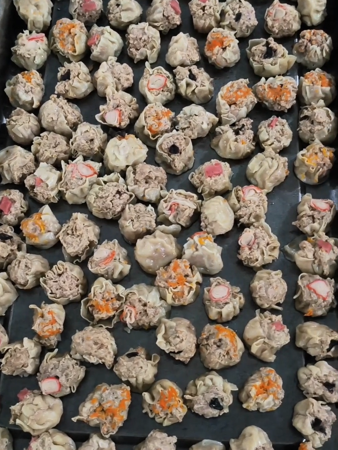 Kegiatan pemorsian menu Makan Bergizi Gratis (MBG) hari ini berjalan penuh semangat! 💪 Setiap porsi disiapkan dengan cermat agar gizi seimbang sampai ke tangan peserta didik yang berhak. Bersama kita wujudkan generasi sehat, cerdas, dan berdaya! 🌾💚 #MBG #SPPGSUSUKANCIRACAS02 #MakanBergiziGratis #GenerasiSehatCerdas 