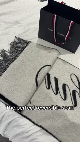 The perfect scarf for autumn winter 2025 from @Tommy Hilfiger  100% wool so it’s super warm and soft #autumnwinter #aw25 #winterfashion #winteraccessories 