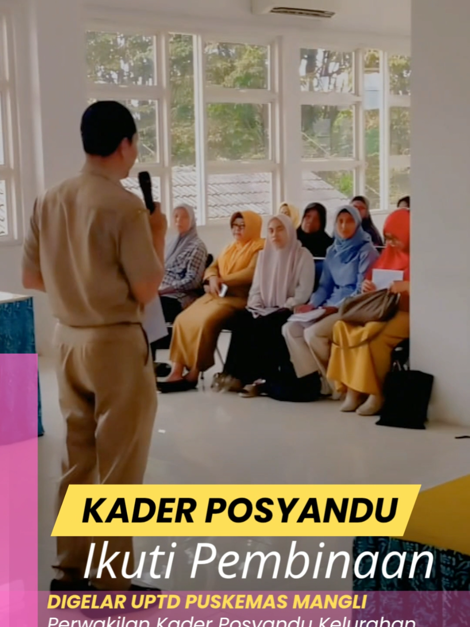 Kader Posyandu Sempusari Ikuti  Pemberdayaan dan Pembinaan dari UPTD Puskesmas Mangli  JEMBER. PPID - Pemberdayaan dan pembinaan kader posyandu terus dilakukan agar pelayanan kepada masyarakat lebih optimal. Termasuk kader posyandu di  wilayah Kelurahan, Sempusari, Kecamatan Kaliwates.  Ini pula yang dilakukan UPTD Puskesmas Mangli yang mengundang beberapa perwakilan kader posyandu di wilayahnya, termasuk kader posyandu di wilayah Kelurahan Sempusari. Selain perwakilan kader posyandu yang datang dalam kegiatan tersebut, hadir pula tiga pilar Kelurahan Sempusari. Antara lain, Lurah Sempusari Husein Satria Mahardhika dan Babinsa serta Bhabinkamtibmas Sempusari. 