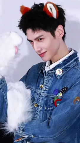 “Xixi too adorable ❤️” #หลัวอวิ๋นซี #หลัวหยุนซี #หลัวที่ดีคือหลัวอวิ๋นซี #LuoYunxi #罗云熙 Cr.on pic シ