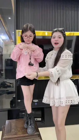 Áo khoác gió nữ bé gái #aokhoacgio #taphoaquynhhoa #thoitrangchobe #xuhuong 