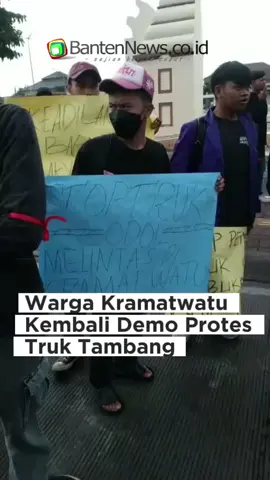 Warga Kramatwatu, Kabupaten Serang, kembali turun ke jalan! Bersama sejumlah aktivis mahasiswa, mereka menggelar aksi protes terhadap maraknya truk over dimensi over load atau ODOL yang setiap hari melintas dan merusak jalan raya. #bantennews #tiktoknews 