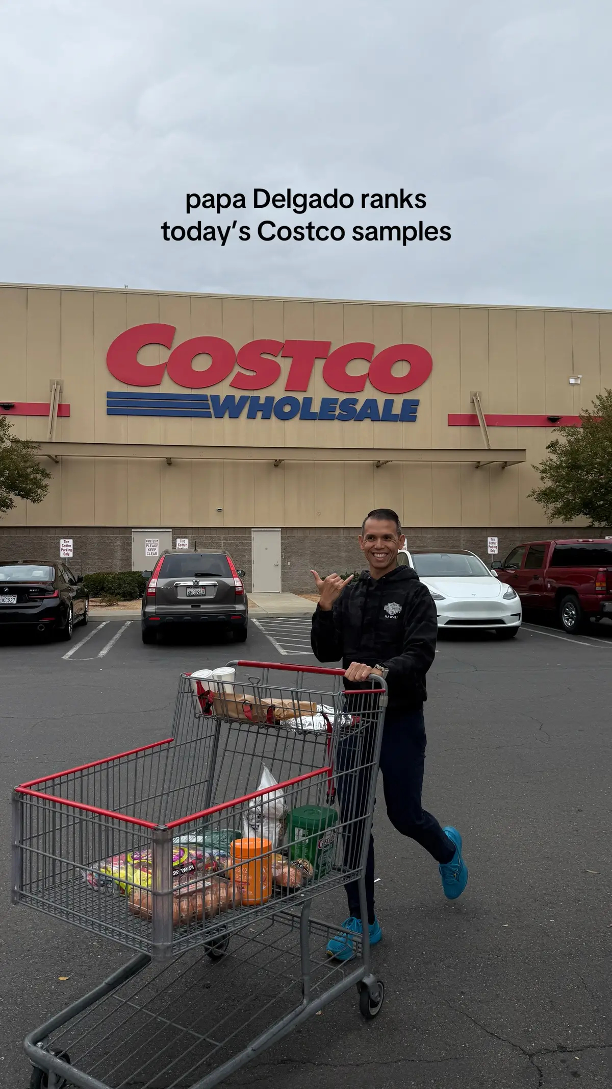 Fun fact my dad doesn’t let my mom step into Costco cause she will buy anything on sale. So she sits in the car playing candy crush while we shop LOL 🛒😆 #costco #costcodad #filipino #fyp 