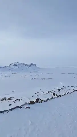 27/10/25 #icelanddaily #snow  #skills #exploring #coolguys 