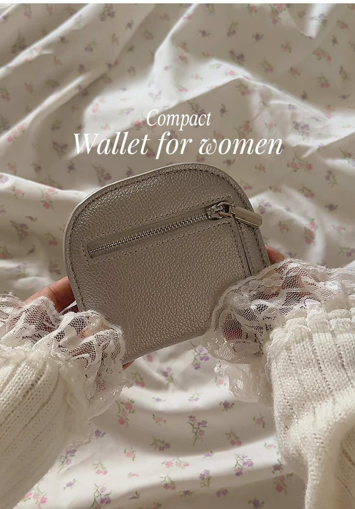 Compact wallet for women or students who loves small wallets #wallet #smallwallet #compactwallet #giftidea #accessories 