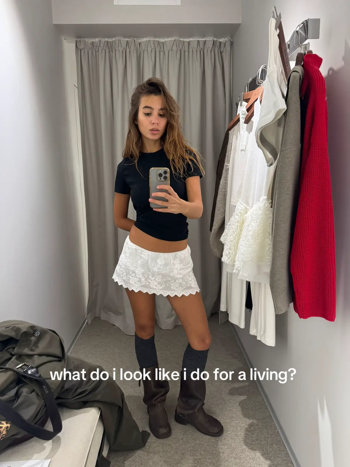 looks like fashion, feels like business.  @aenkei..annk 