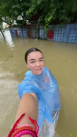 enjoying new experience in Vietnam #hoiantrip #vietnam #flood #enjoylife 