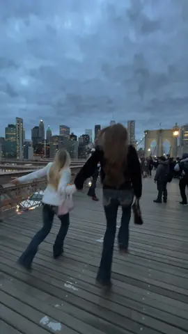 Dream come true 🥹@viola  #brooklynbridge #nyc #gossipgirl #newyorkcity #foryou 