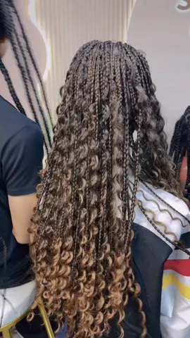 What is going on?!?!😳😳Does anyone know what happened?! Oh…wait!? 🤣🤣😏 #fyp #fypシ #b#braidedwigm#malaikawigm#malaikab#braidstylef#forgirlsw#wiglivel#livestreaml#lacewigf#fashionb#beautifulw#wigb#braidswigstyle 