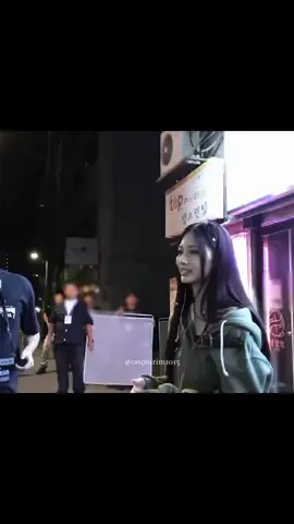 Tzuyu and Corbyn's hugging and thanking each other for doing Blink 🥲 #twice #Tzuyu #blinkmv #behind #corbynbesson 