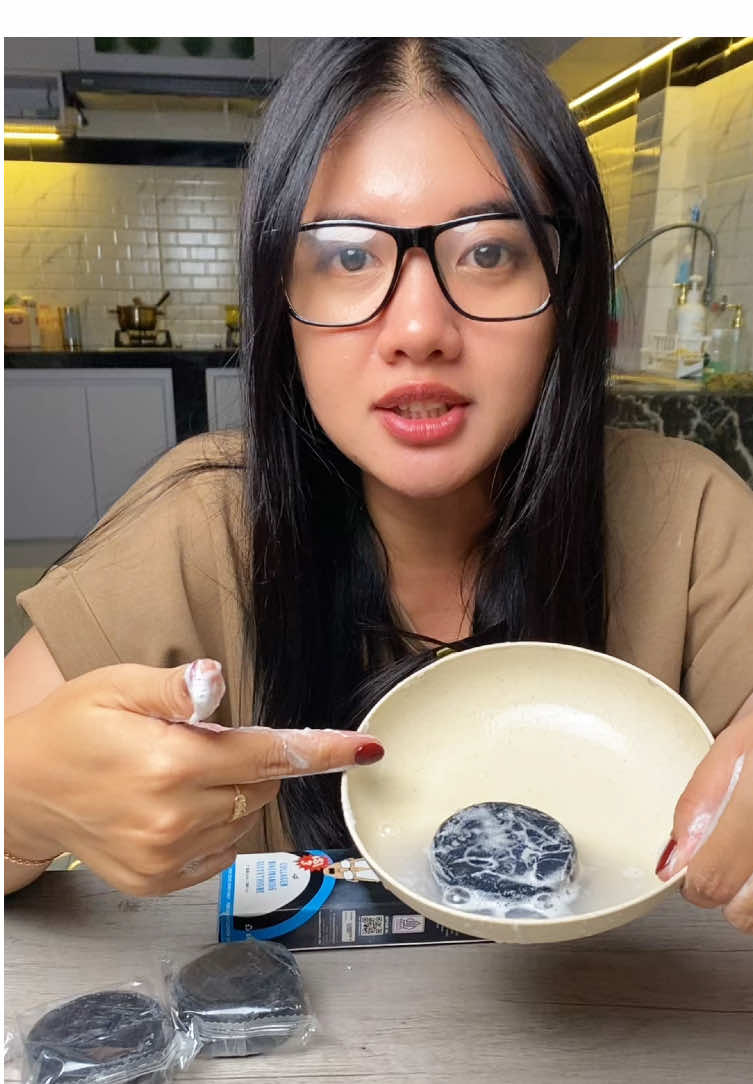 Cowok cowok yang kulitnya itu badak, kusem, jerawatan, berminyak, coba deh ganti sabun cuci muka nya pakai ibs ini #sabuncucimuka #sabunmukapria #sabunwajahpria #sabunmukacowok #sabunwajahcowok 