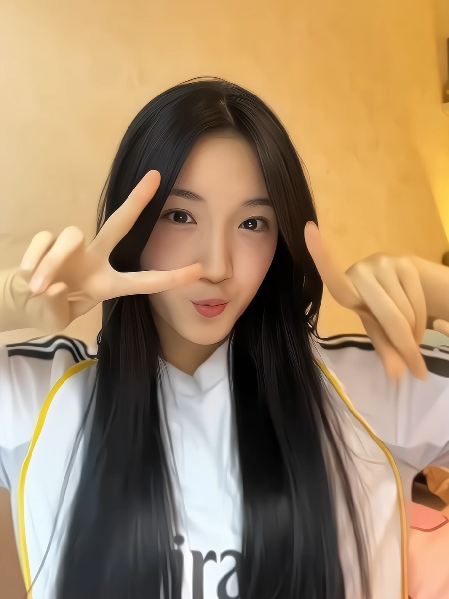 eh gaboleh gtu del nanti ada yang panas🤭 @jkt48.delynn #delynnjkt48 #adelinewijaya #halamadrid  #realmadrid 