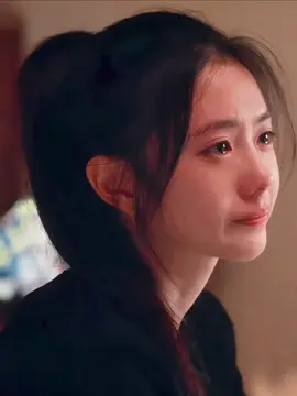 Có những ngày rất bình thường bạn bỗng nhiên bật khóc vì những nỗi buồn không tên ùa về...🍀