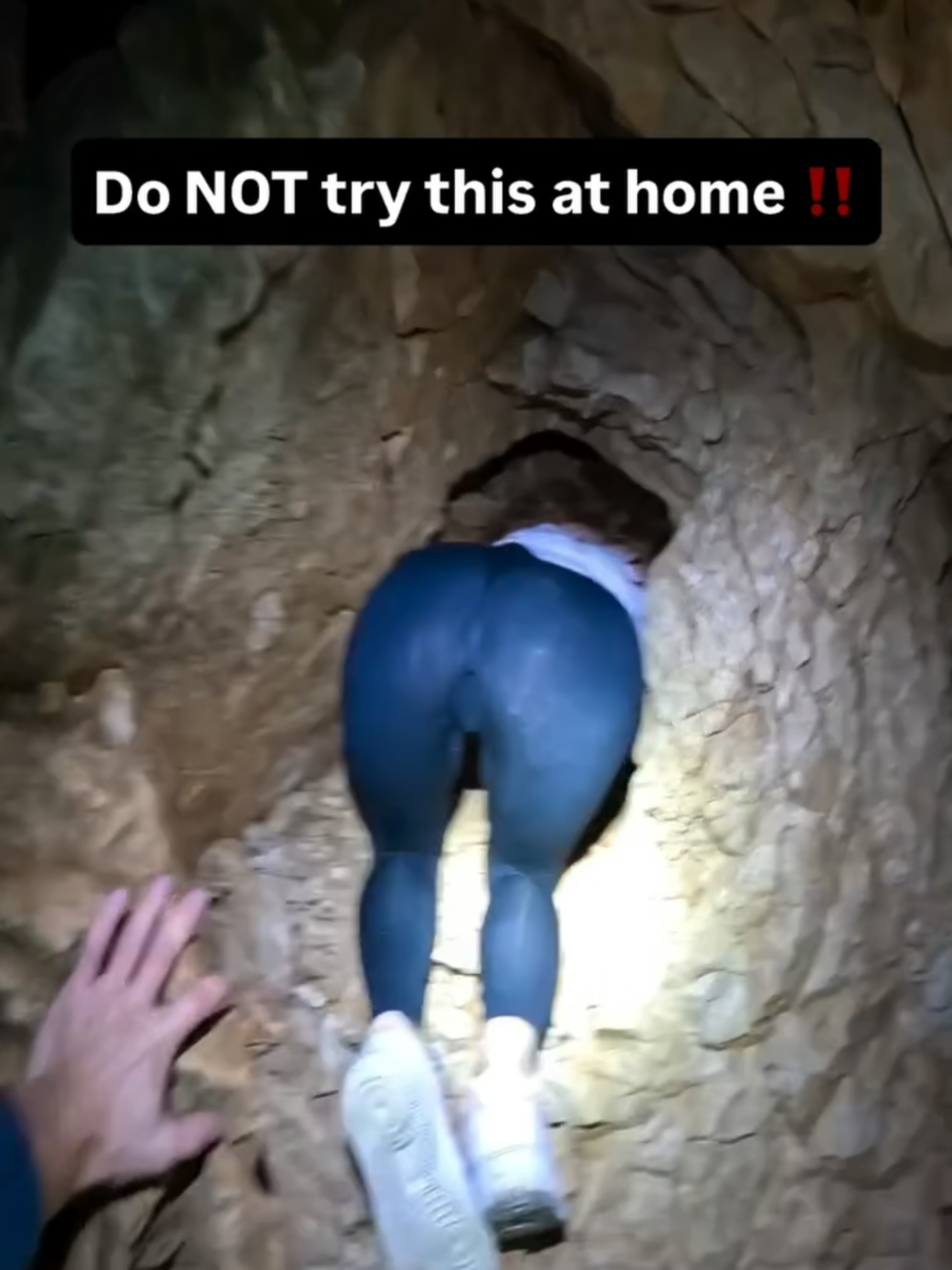 Espeleología: el “deporte” más extremo del planeta ¿Te atreverías a descender al corazón de la Tierra? 🌍 La espeleología parece un deporte extremo, pero es mucho más que eso. Estos exploradores se internan en cuevas oscuras, entre grietas estrechas y temperaturas heladas, para descubrir los secretos que el planeta ha guardado por miles de años. 💡 Ciencia, riesgo y aventura bajo la superficie. #Curiosidades #TalVezNoSabías #Espeleología #Aventura #Exploradores #naturalezahermosa