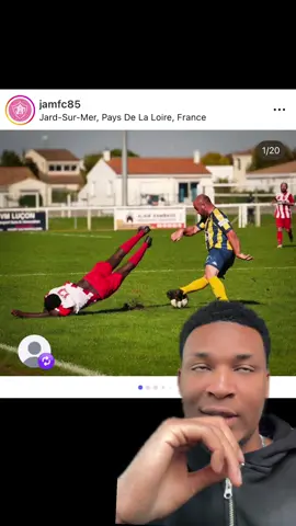 Peut-être qu’il tacle avec sa tête  #footballtiktok #footballtogether #footballedit #foot 