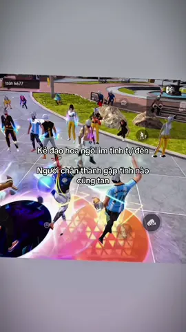 挖花的人静静地坐着，爱是自发的，真诚的人遇到每一次爱都会融化  