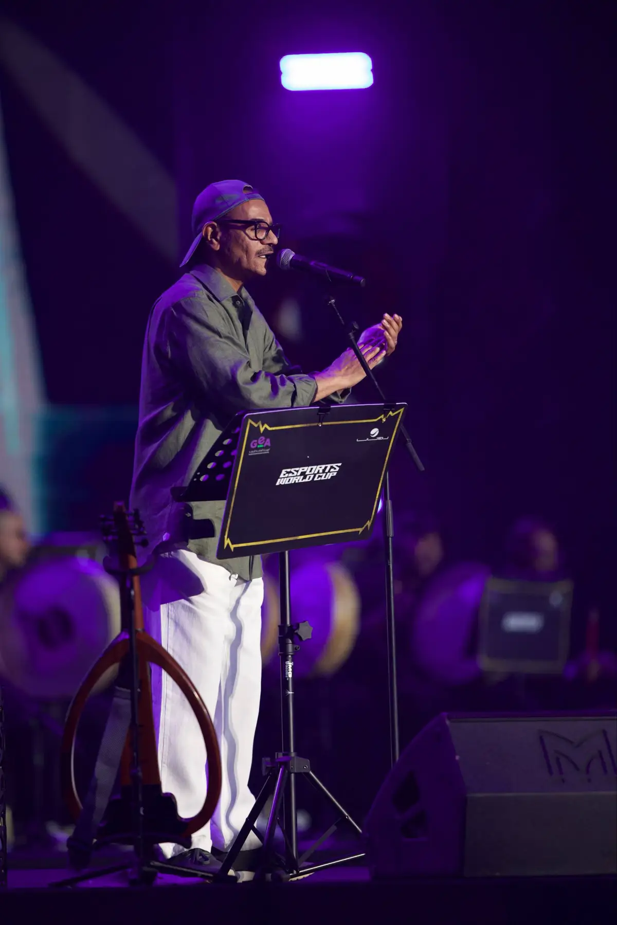 مادامك أنت مالكني وتسكني بلا استئذان ‏أبي منك تجاوبني عساك بخير أنا قلقان. #ربوحي #اكسبلورexplore #مالي_خلق_احط_هاشتاقات #رابح_صقر 