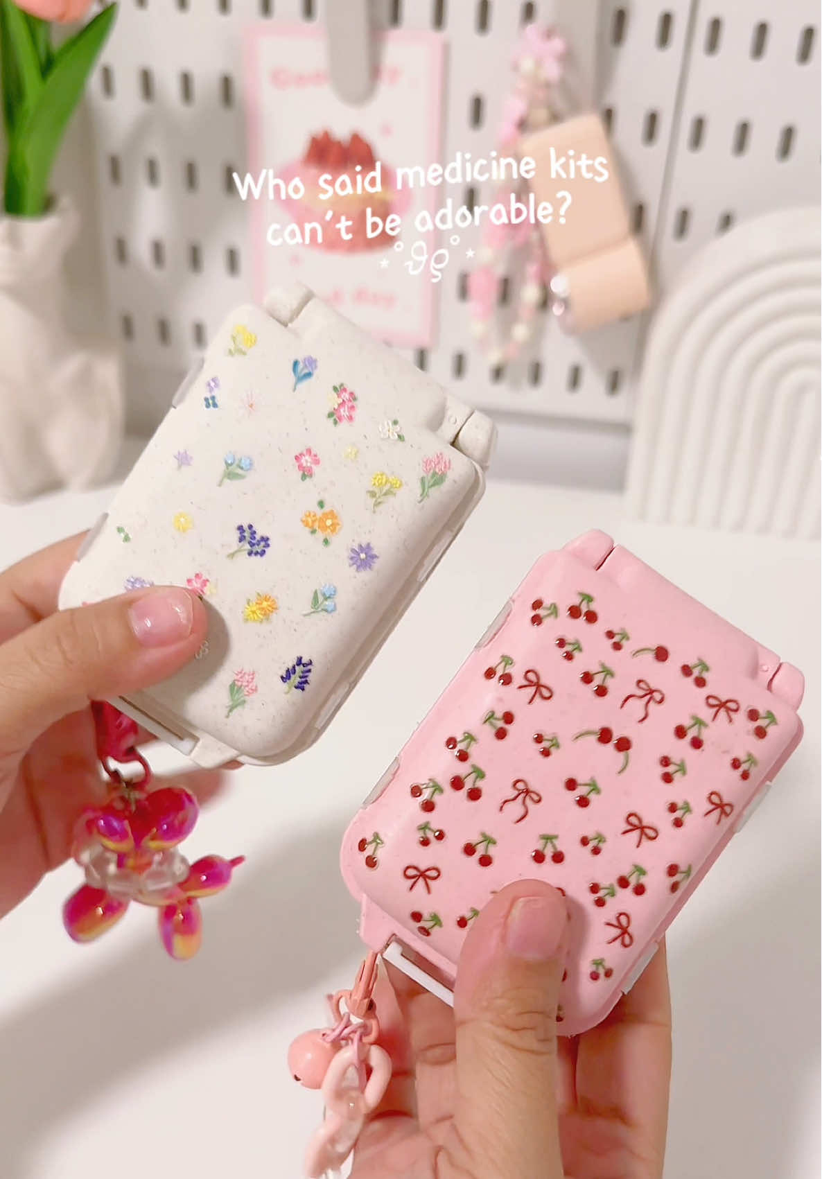 POV sakitin ka. #medicinekit #medicinekitorganizer #medicineorganizer #travelmusthaves #pillorganizer 