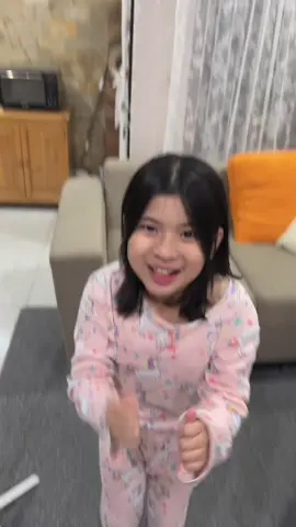 dia yang minta ahahaha 😭