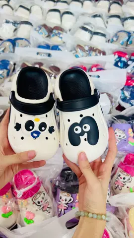 Black and white #instock #foryou #donnafootwear #footwear #shoes 