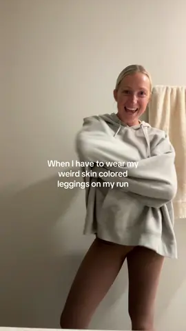 I know it’s laundry day when I have to dig these leggings out 😅 #runnerlife #winterrunning #runningoutfit 