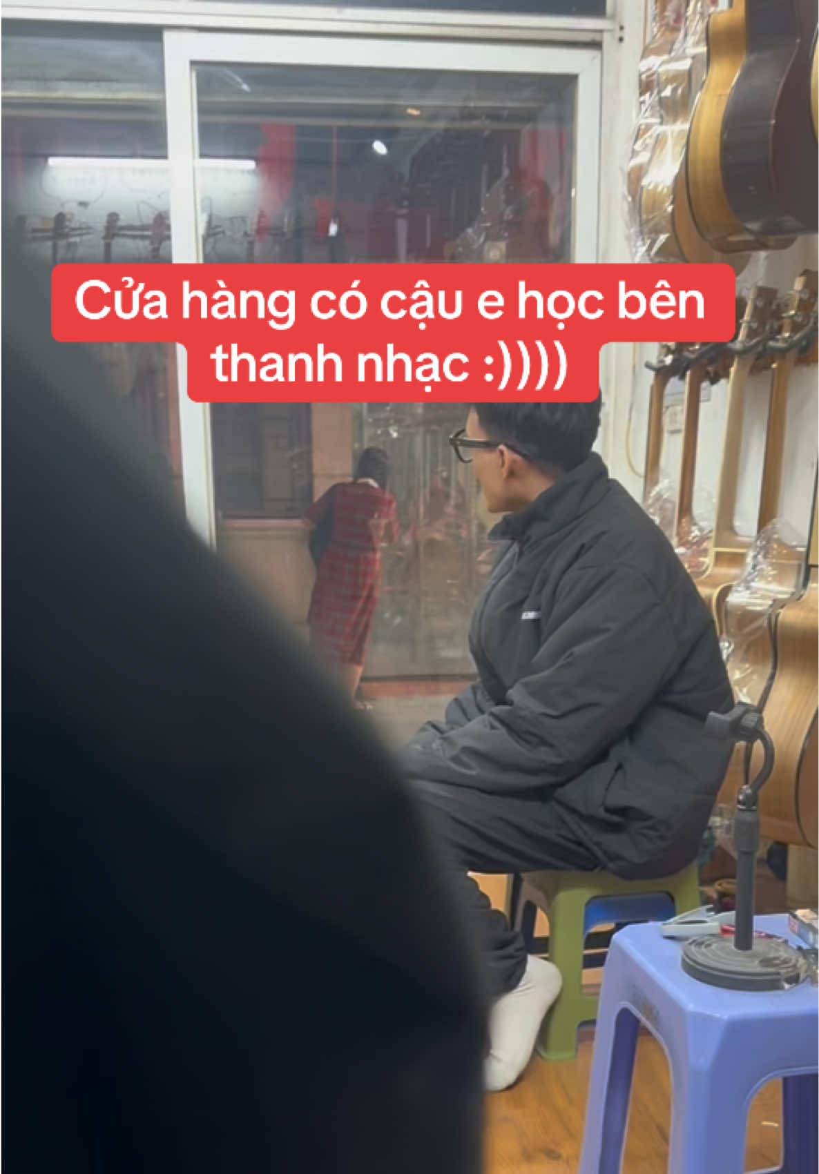 Ae học thanh nhạc có bị như này khum 😂😂 #guitarmanhlinh #guitar #guitartok #guitarra 