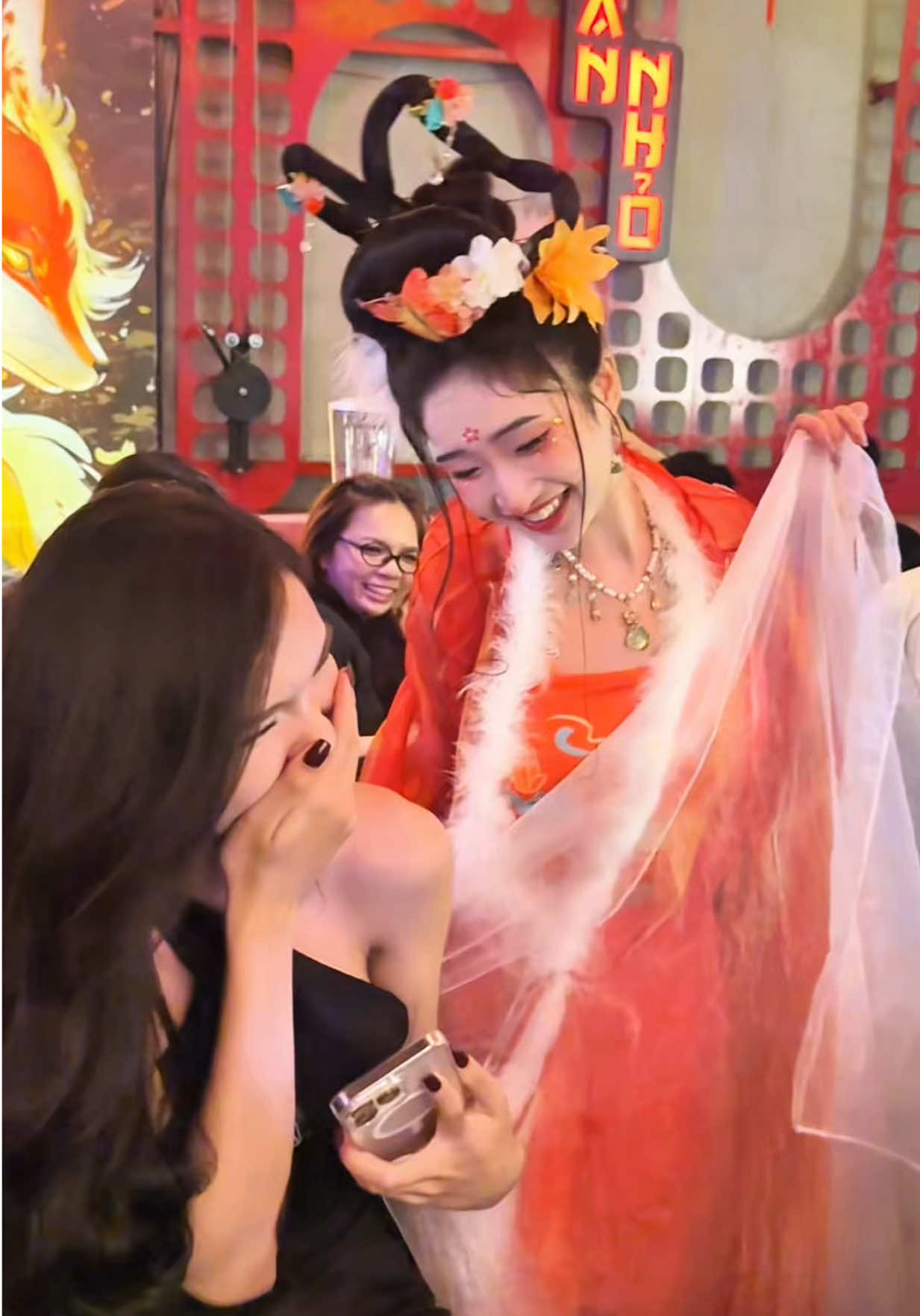 “Được hôm ẻm hoá thân thành Yêu Quái thì gặp toàn Pháp Sư Trừ Yêu thế này á?”🥹 #quannho #muatrunghoa #viral #xuhuong #muacotrang 