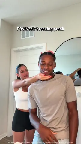 Neck-breaking prank😂#prank #scareprank #funnyvideo #funnyprank #fyp 